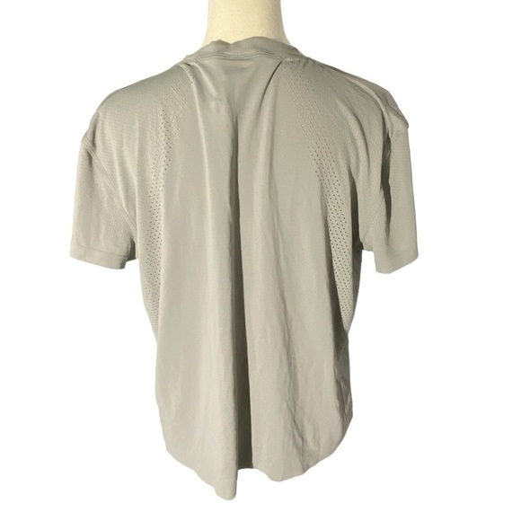 Lululemon Women’s Taupe / Gray Athletic Tech Short Sleeve Shirt Sz 12 - Picture 4 of 12